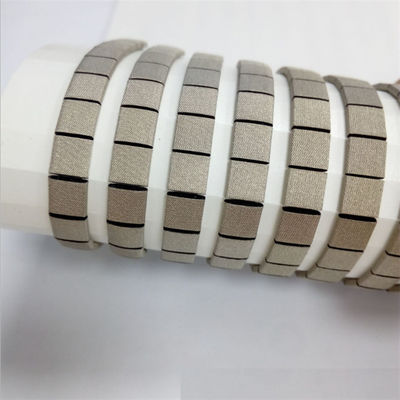 comprare la protezione della guarnizione tagliata modella il tessuto conduttivo molle della striscia autoadesiva sopra schiuma contabilità elettromagnetica EMI Shielding Gasket fabbricazione online