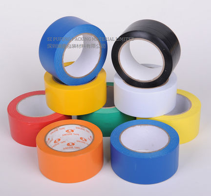 Il nero del PVC e nastro giallo di sicurezza